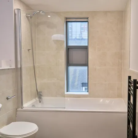 Stylish 2bed 2bath Apt, Leeds, Sleeps 4