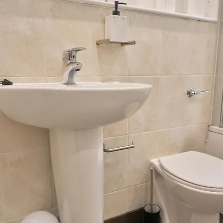 Stylish 2bed 2bath Apt, Leeds, Sleeps 4 Leeds (West Yorkshire)