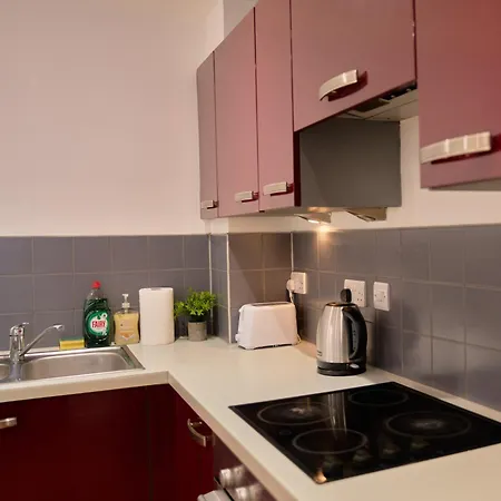 Stylish 2bed 2bath Apt, Leeds, Sleeps 4 * Leeds (West Yorkshire)